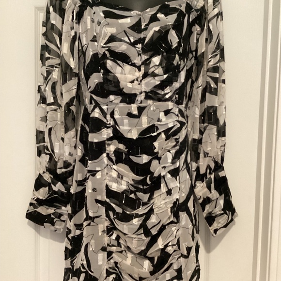 Long Sleeve 5 button sleeve - Picture 2 of 9